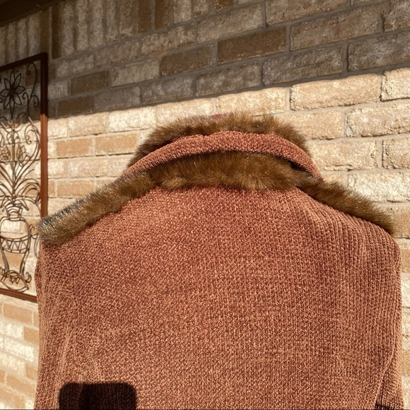 A.D. Originals | Vintage Elegant Brown Fur Coat with Gold Cheetah Brooch M 🐆✨ - Picture 14 of 15